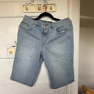 Levi’s Classic Bermuda Denim Shorts – Size 29